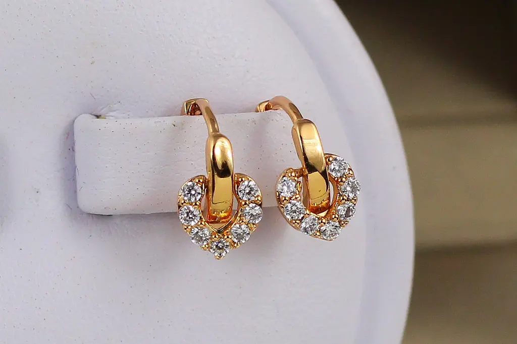 Сережки дитячі Xuping Jewelry серце з фіанітів на колечку 1 см золотисті - фото 2