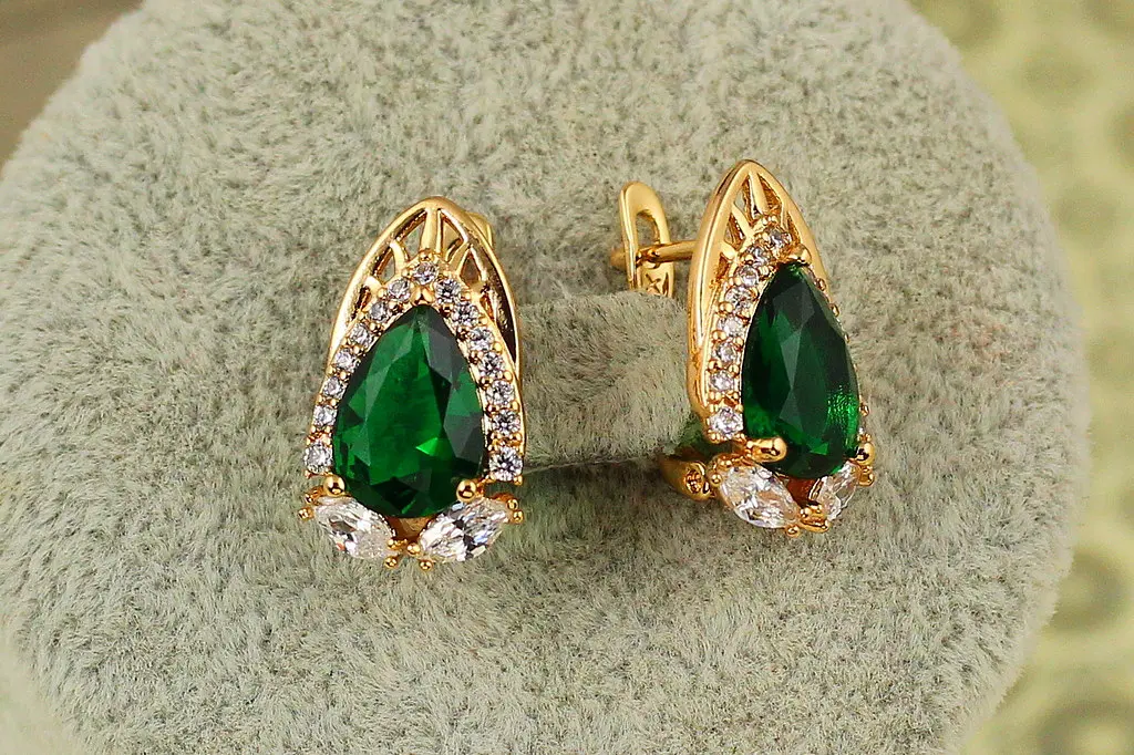 Сережки Xuping Jewelry перформанс з зеленим каменем 1,8 см золотисті - фото 2