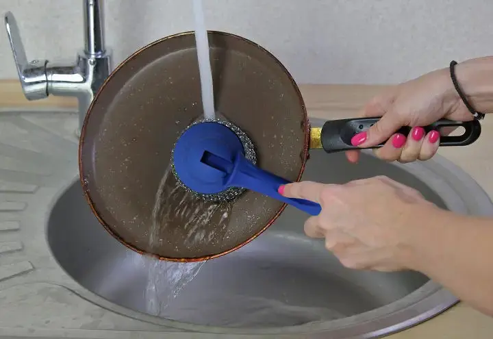 Щітка з довгою ручкою для чищення посуду, посуду, сковороди BRUSH AND-4-20-600 - фото 6