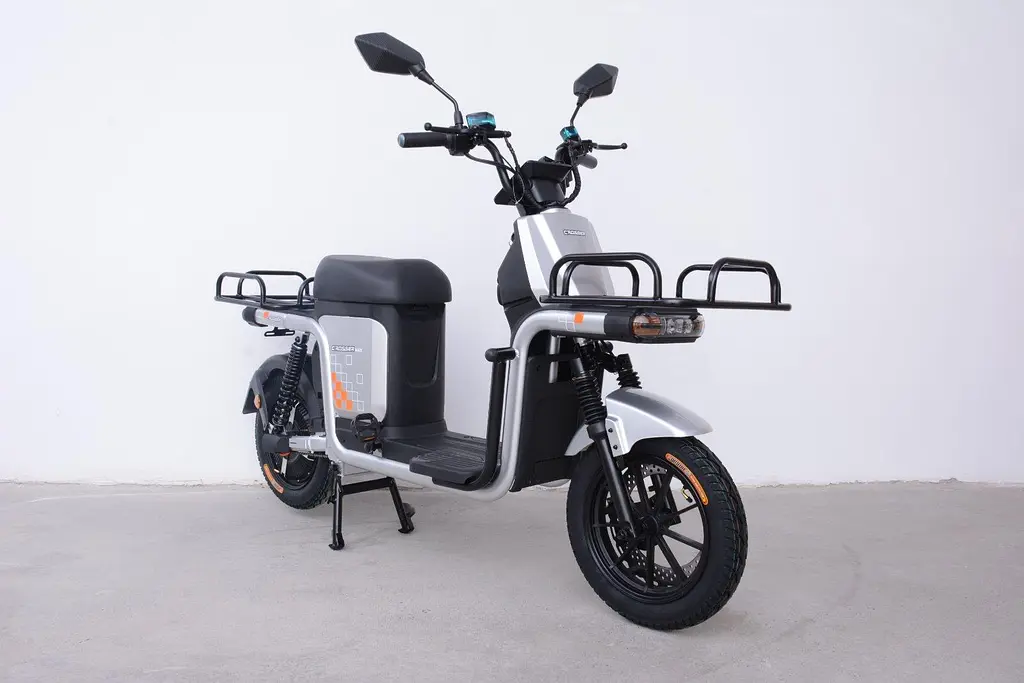Электроскутер Грузовой с двумя большими багажниками Crosser SUPER MAX 1200W 60V30AH Li-Fe | USB зарядка Серый  - фото 7