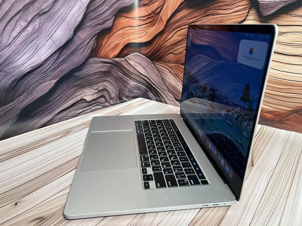 Ноутбук Apple MacBook Pro 16" 2019 i9-9880HK/64/512 (C02FV03RMD6V) Б/в - фото 3