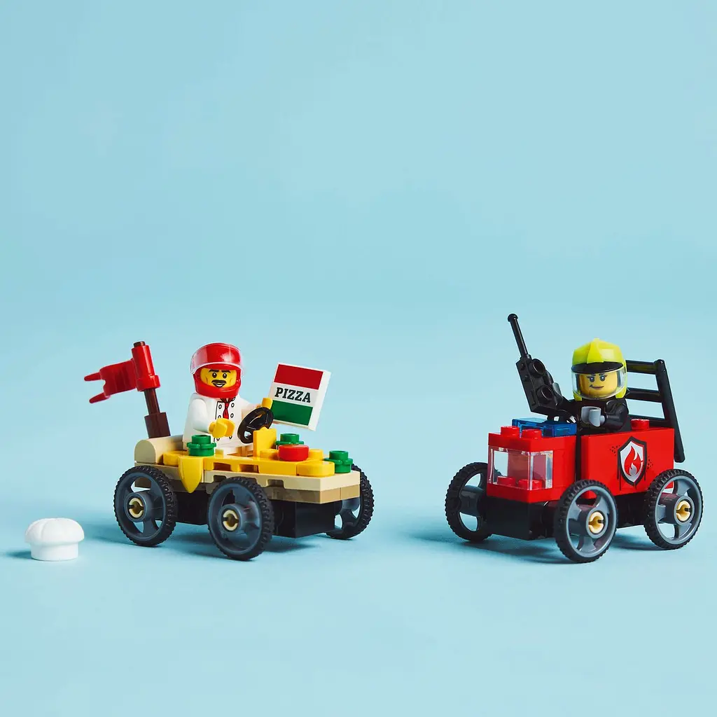 Конструктор LEGO City «Піца-авто проти пожежної машини» Набір перегонів, 70 деталей (60458) - фото 4