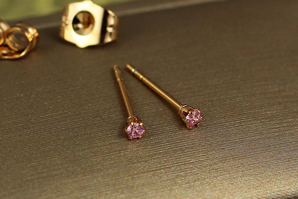 Серьги гвоздики Xuping Jewelry розовые камешки 2 мм золотистые