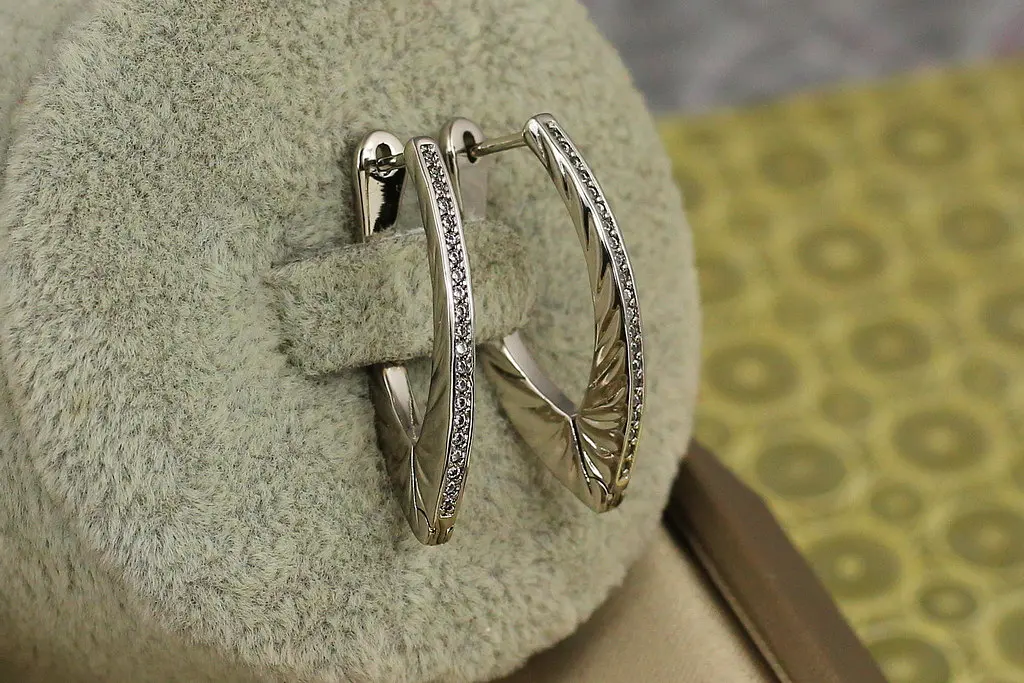 Сережки Xuping Jewelry доріжки збоку ребристі 2,6 см сріблясті - фото 2