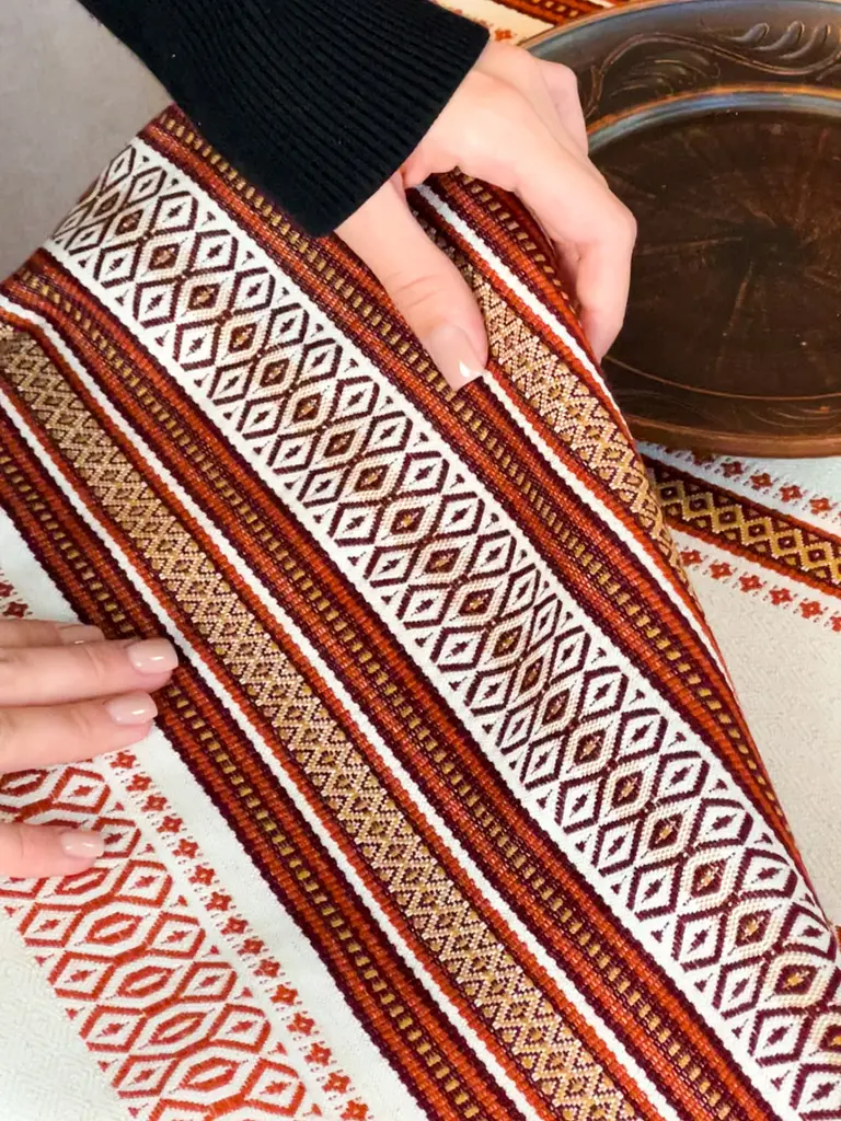 Льняная скатерть рождественскя с украинским орнаментом "Луч (красный)" - 200х150 см - фото 5