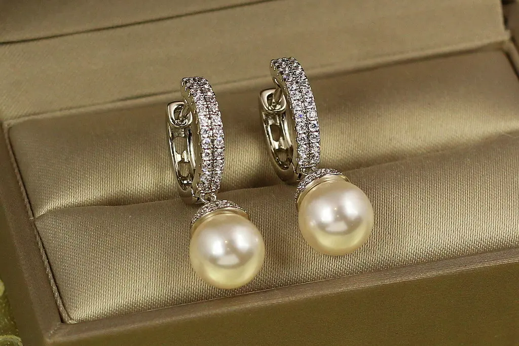 Сережки підвіски Xuping Jewelry з перлами та доріжками зверху 2,8 см сріблясті - фото 2