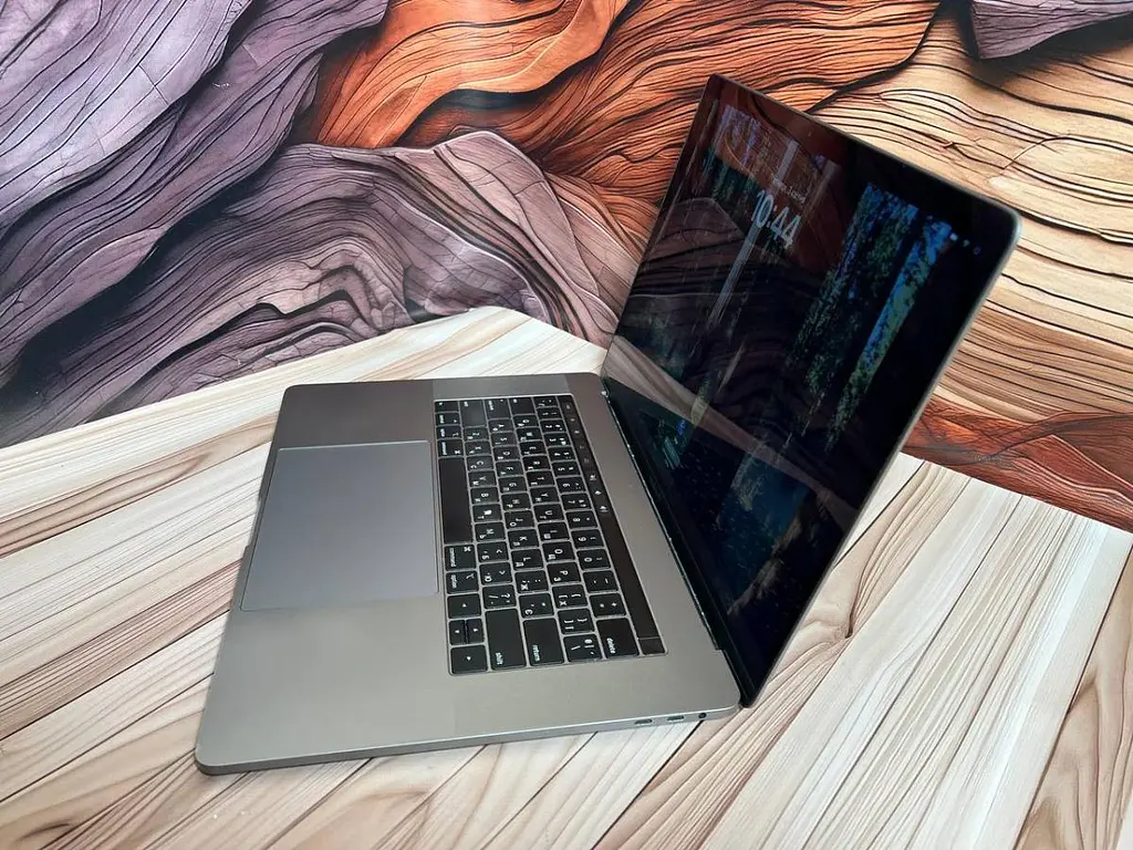 Ноутбук Apple MacBook Pro 15" i7-8850H/32/512 (C02Y61XRJGH6) Б/в - фото 3