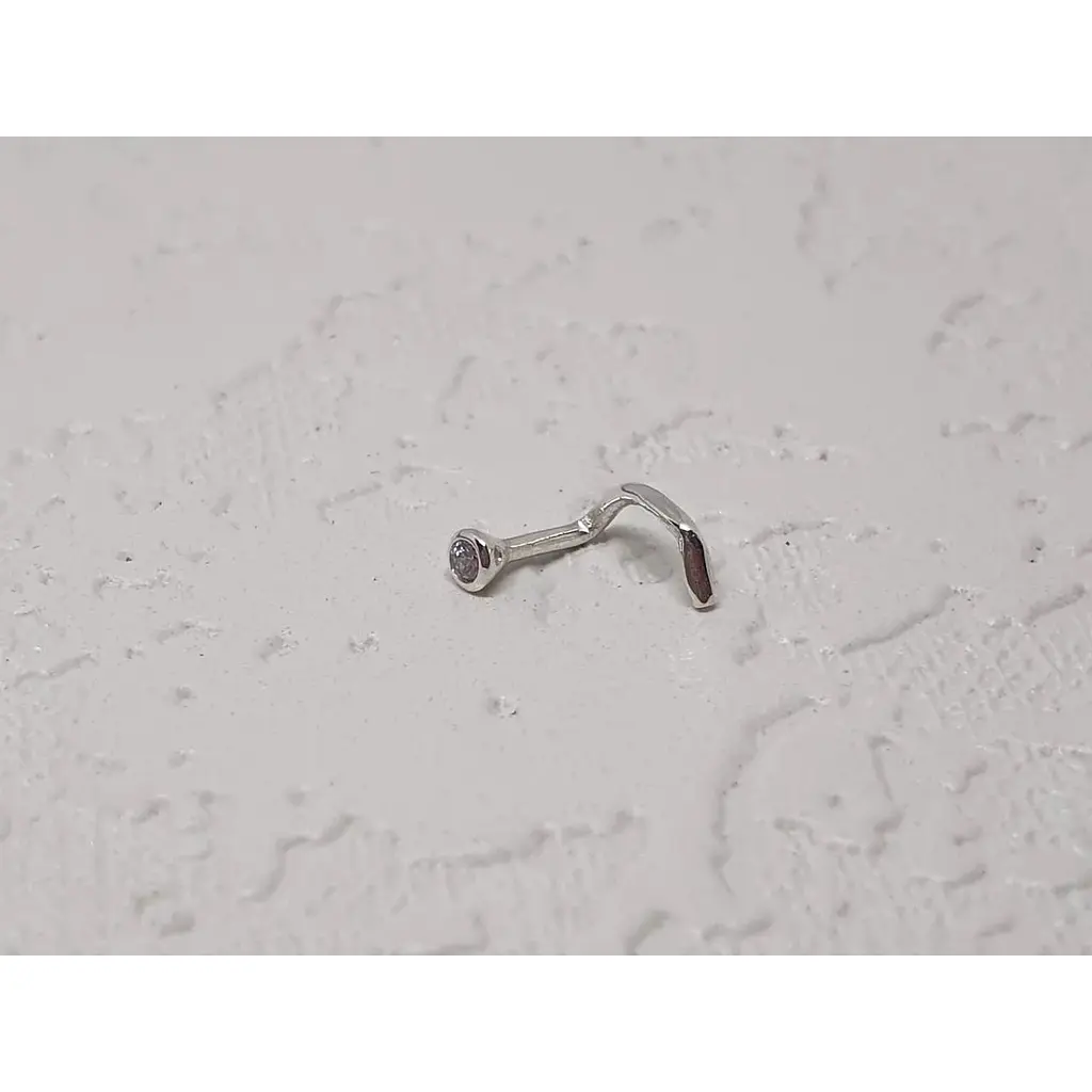 Серебряная серьга-пирсинг в нос Dear. 1024.7С Лаванда - фото 2