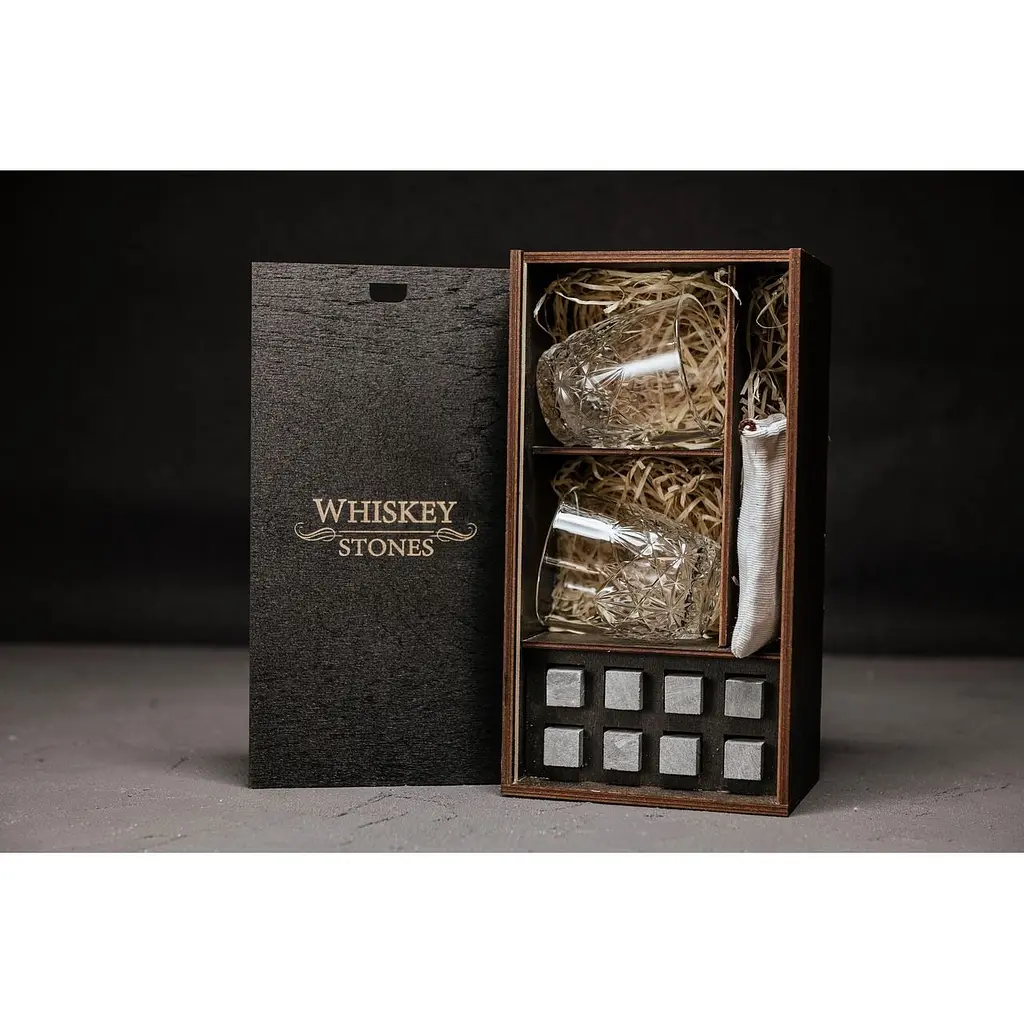 Подарунковий набір Whiskey Stones камені для віскі у дерев'яному пеналі 8 шт. + 2 склянки Bormioli Rocco Dedalo + щипці + мішечок - фото 2