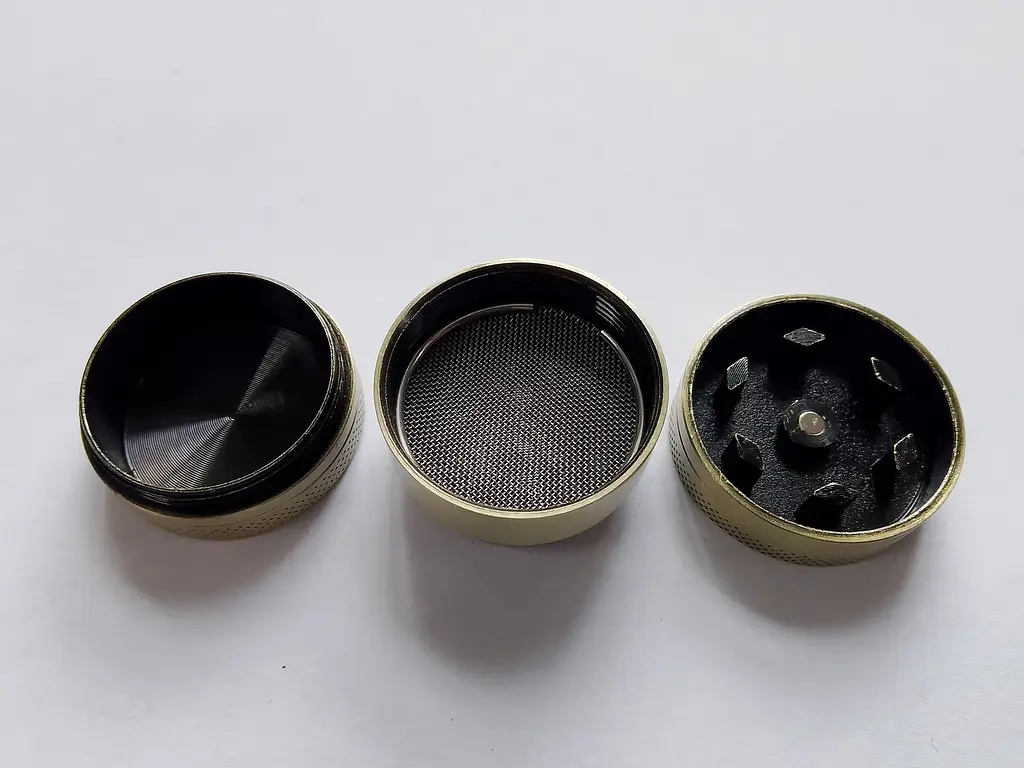 Гриндер для подрібнення тютюну HL-246 Зірка Gold (17457) - фото 3