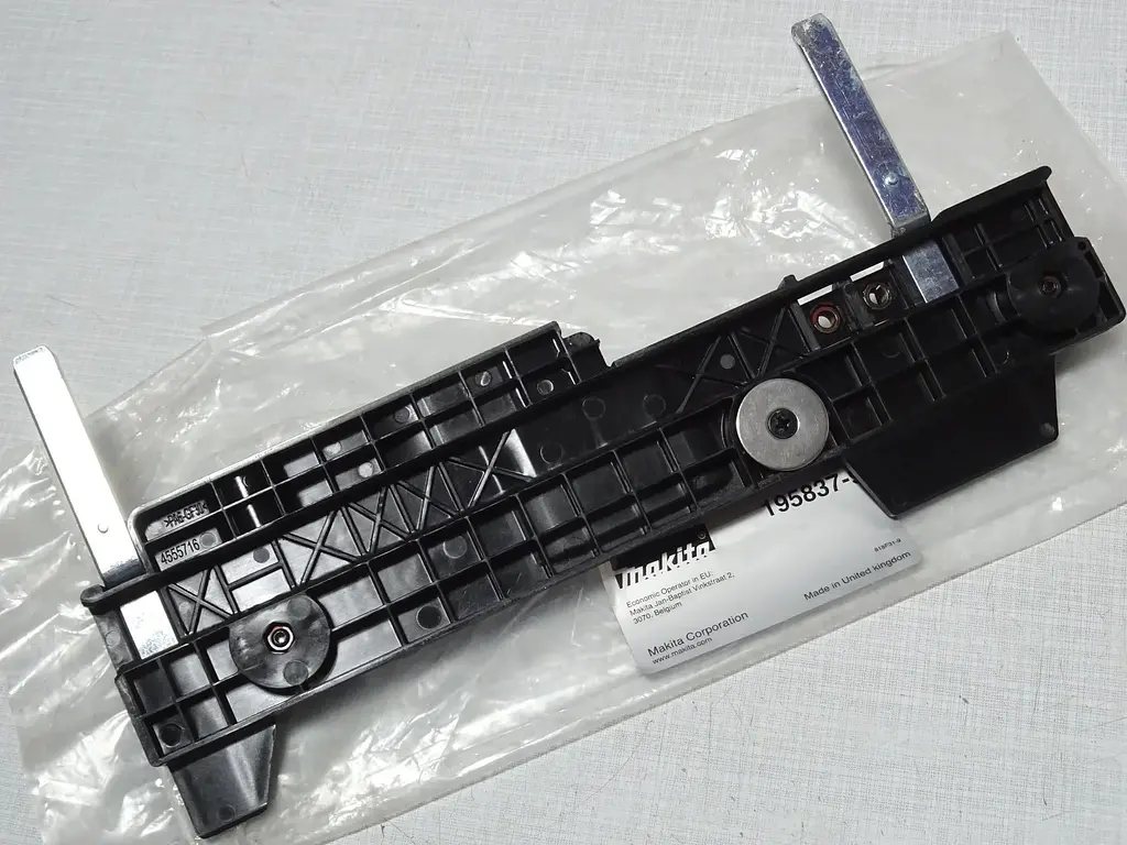 Адптер для використання направляючої шини з Makita DHS630, DHS710, HS7101, HS6101, 4350CT, 4350FCT, 4351CT, 4351FCT, DJV180, DJV181, DJV182, JV001G (197252-3) - фото 6