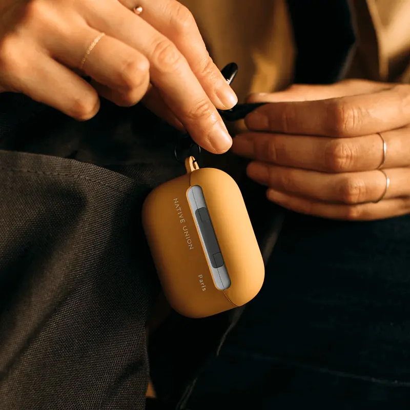 Чехол Native Union Roam Case Kraft для AirPods Pro 2nd Gen песочный (APPRO2-ROAM-KFT-NP) - фото 5