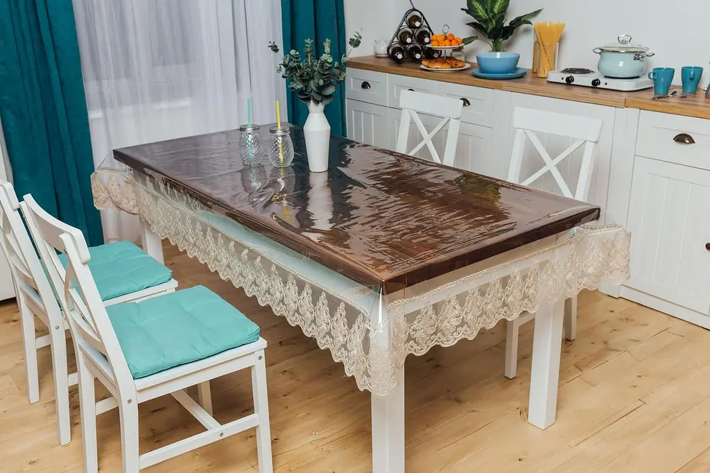 Силиконовая скатерть с бежевым кружевом Петек 15 см 320х190 см - фото 5