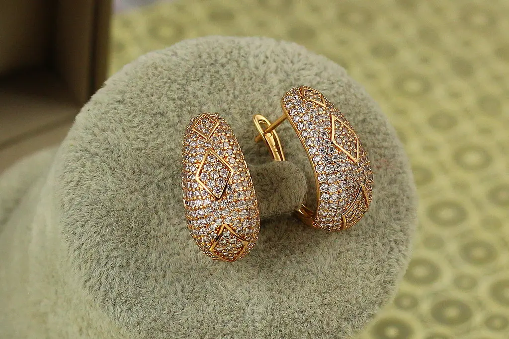 Сережки Xuping Jewelry Сіетл із ромбами 2,2 см золотисті - фото 2