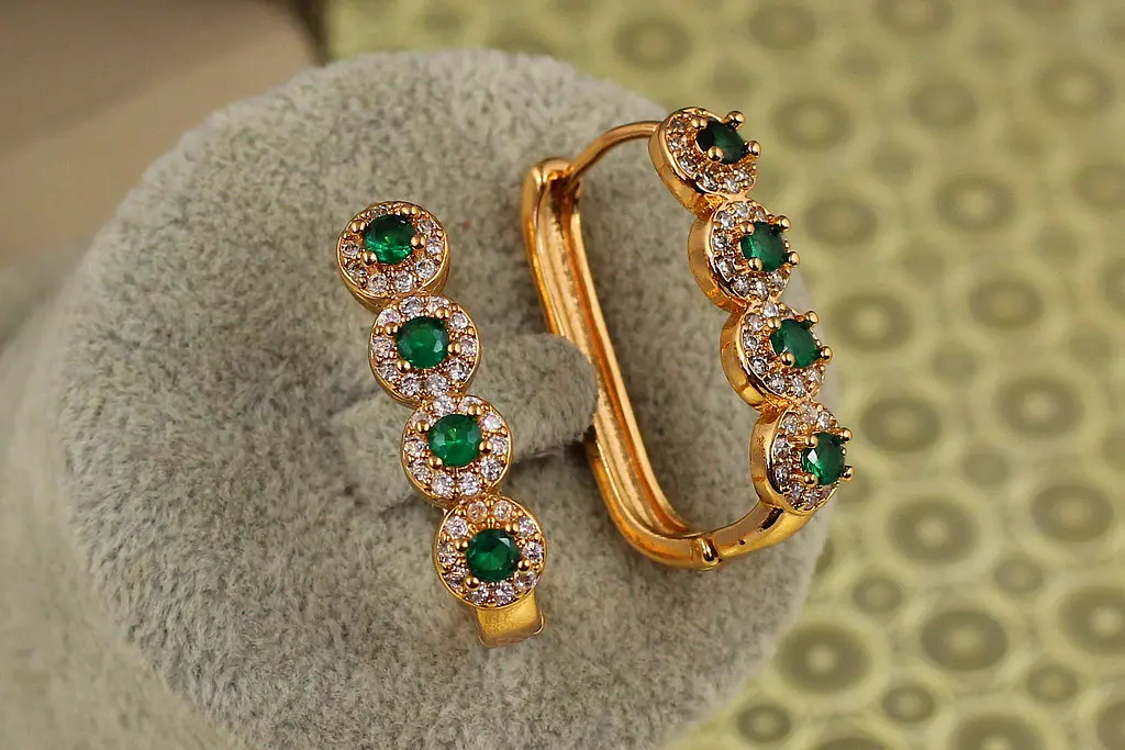 Сережки Xuping Jewelry квартет з зеленим камінням 3,1 см золотисті - фото 2
