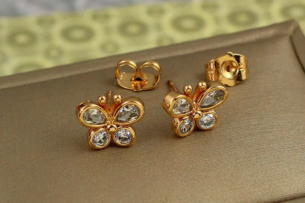 Сережки гвоздики Xuping Jewelry метелик з камінцями в обідку 1 см золотисті