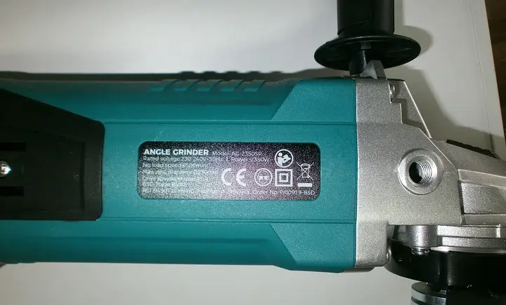 Угловая шлифмашина Schwartzmann AG2350SP с поворотной задней рукояткой и 3-х позиционной дополнительной ручкой - фото 3