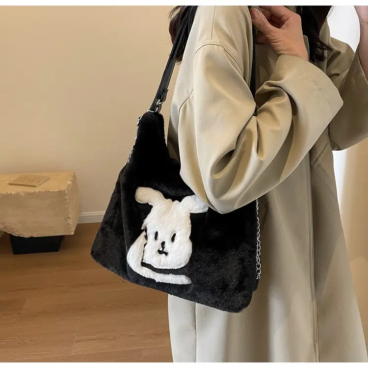 Сумка жіноча плюшева Italian Bags Rita 33х11х25 Чорний (id_1264) - фото 2