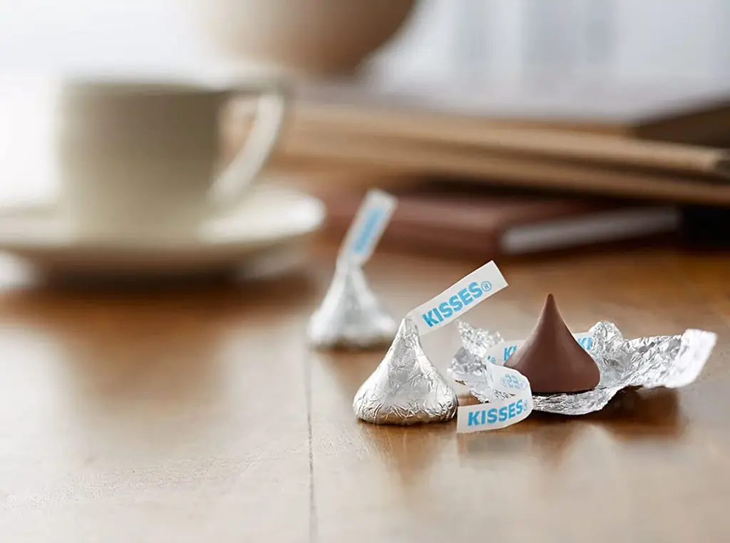Шоколадні цукерки Hershey's Kisses Milk Chocolate 306г - фото 7