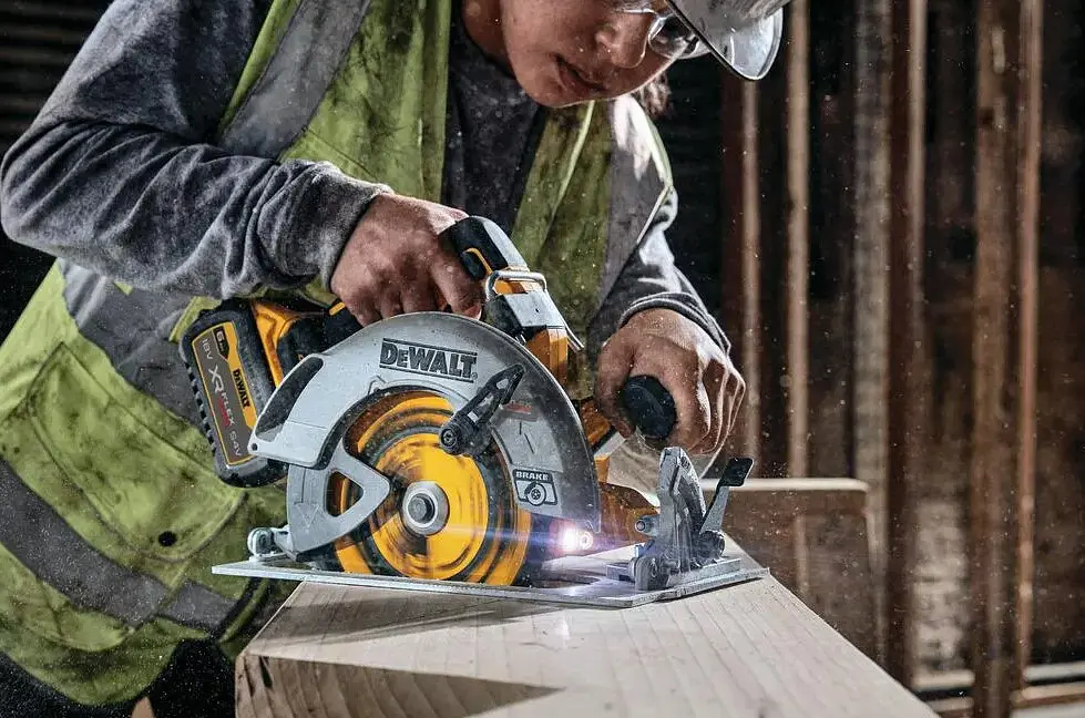 Пила дискова акумуляторна DeWalt без АКБ та ЗП DCS573NT - фото 4