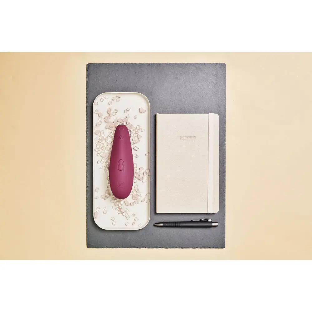 Лубрикант Womanizer Classic 2 + 50 мл- Інноваційний вакуумний стимулятор клітора, 14.8х4.8 см бордовий - фото 15
