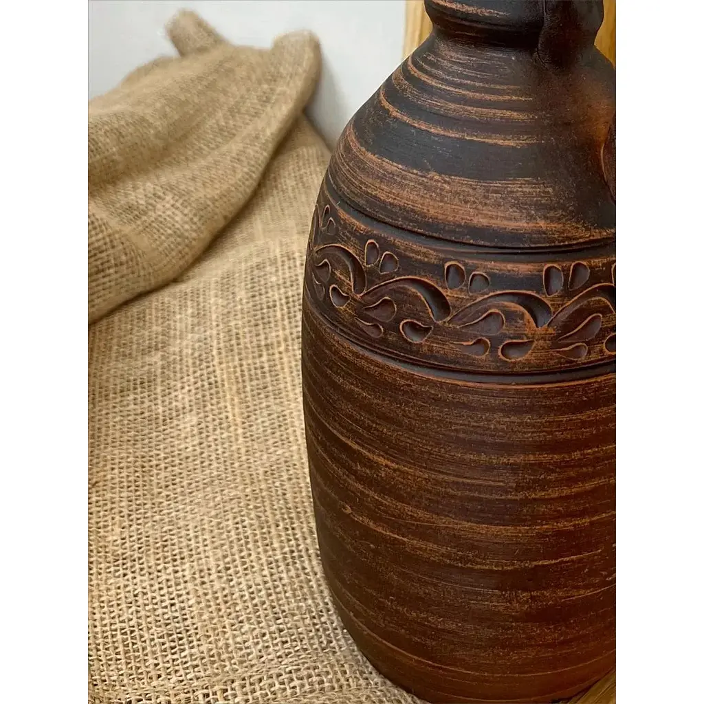 Бутылка 1.5 литра керамическая (глиняная) резная с ручкой декор - фото 8