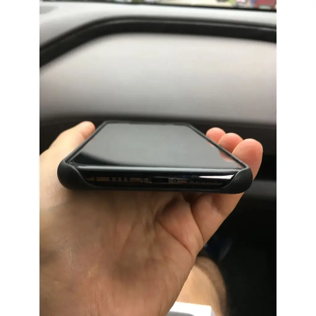 Оригинальный кожаный чехол Apple Leather Case для iPhone 11 Pro Max (6.5") Black (MX0E2ZM/A) - фото 5