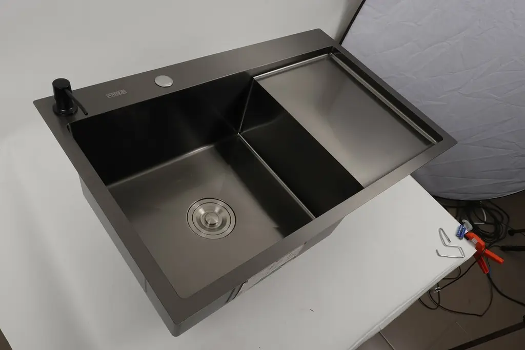 Кухонна мийка СМ 78x50 L PVD чорна Platinum Handmade (круглий сифон 3.0/0.8), Чорний - фото 2