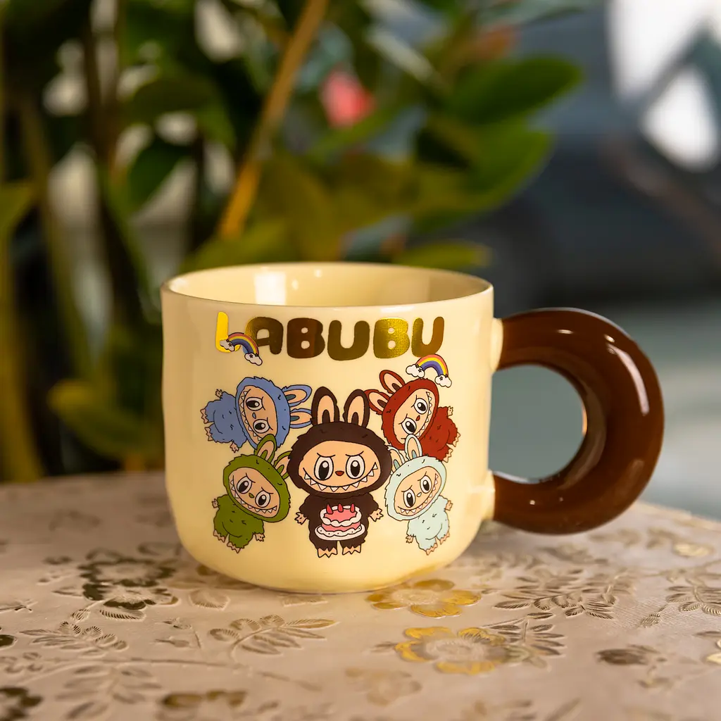 Кружка фарфоровая LABUBU Bring Joy 400 мл бежевый FM-21A - фото 2
