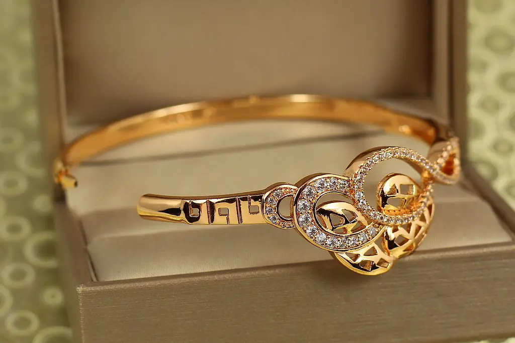 Браслет бенгл Xuping Jewelry Мелодія від 16 см до 18 см золотистий - фото 2