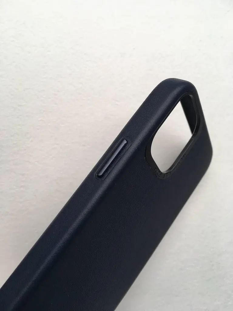 Оригінальний шкіряний чохол Decoded Leather Case для Apple iPhone 12 Pro Matt Navy Blue - фото 2
