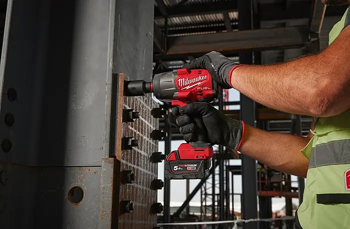 Гайковерт ударный аккумуляторный Milwaukee M18 FHIW2F12-502X 18В АКБ 2х5 А/ч 0-2000 об/мин 2034 Нм 1/2" ЗП M12-18FC кейс 3.4 кг - фото 2