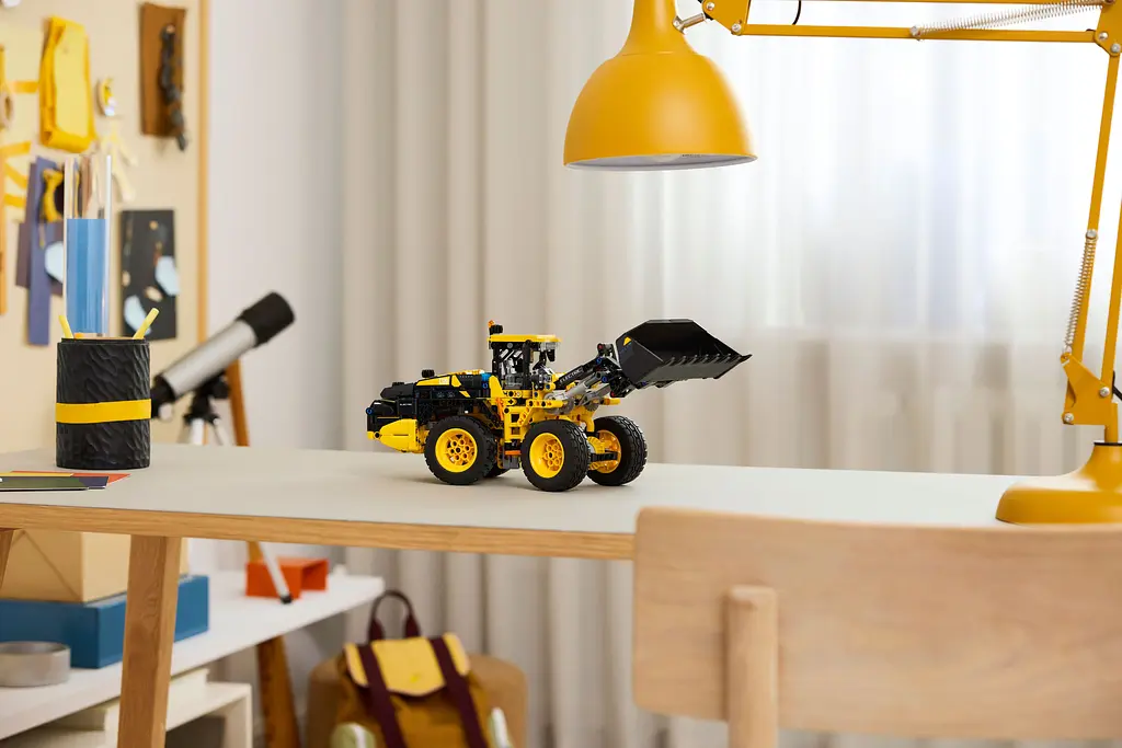 Конструктор LEGO Technic Колісний навантажувач Volvo L120 Electric 973 деталі (42209) - фото 13