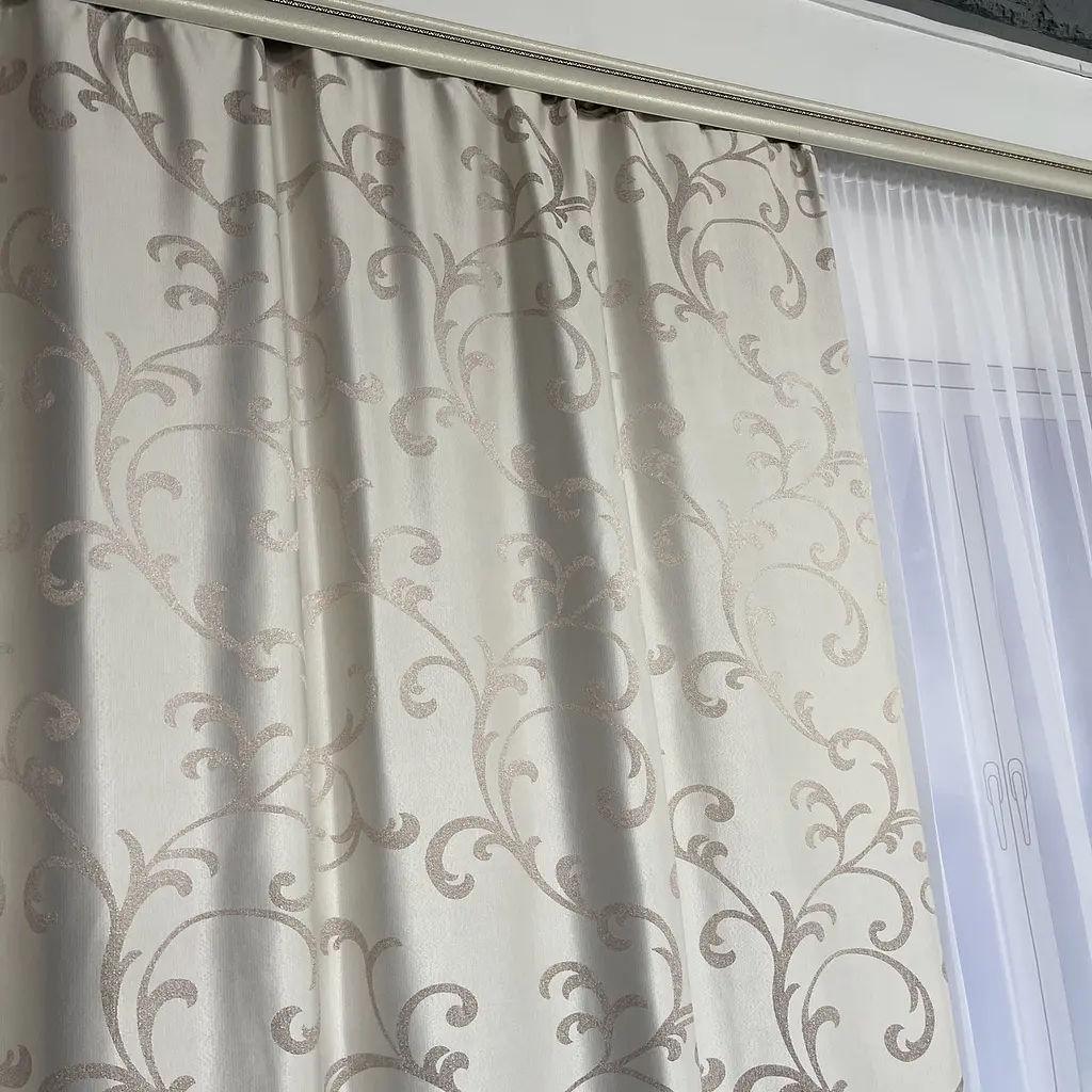 Жакардові штори "вензель" бежевого кольору 2шт. 150х270 з білим шифоновим тюлем 400х270, на тасьмі ALBO pbe0052764 - фото 6