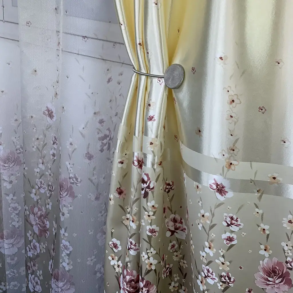 Атласні штори з квітами оливкового кольору 150х270 з тюлистом батистовим 400х270 на тасьме ALBO pbe0052708 - фото 8