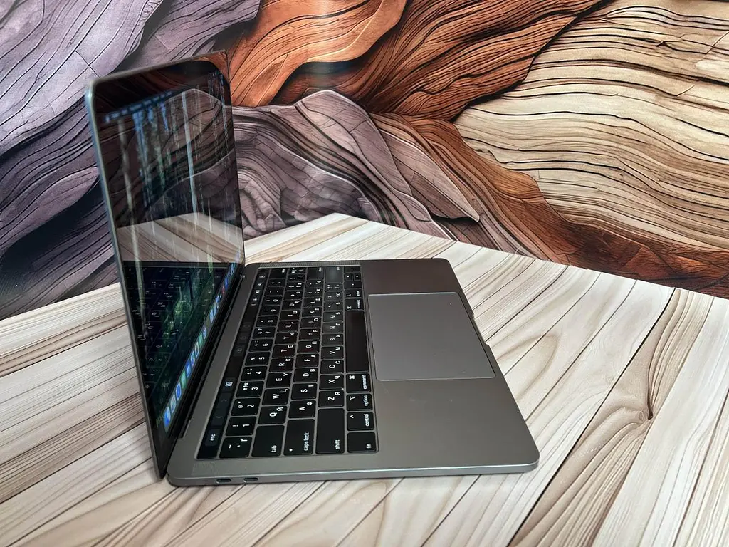 Ноутбук Apple MacBook Pro 13" 2018 i7-8559U/16/500 (C02XJ0R9JHD2) Б/в - фото 4