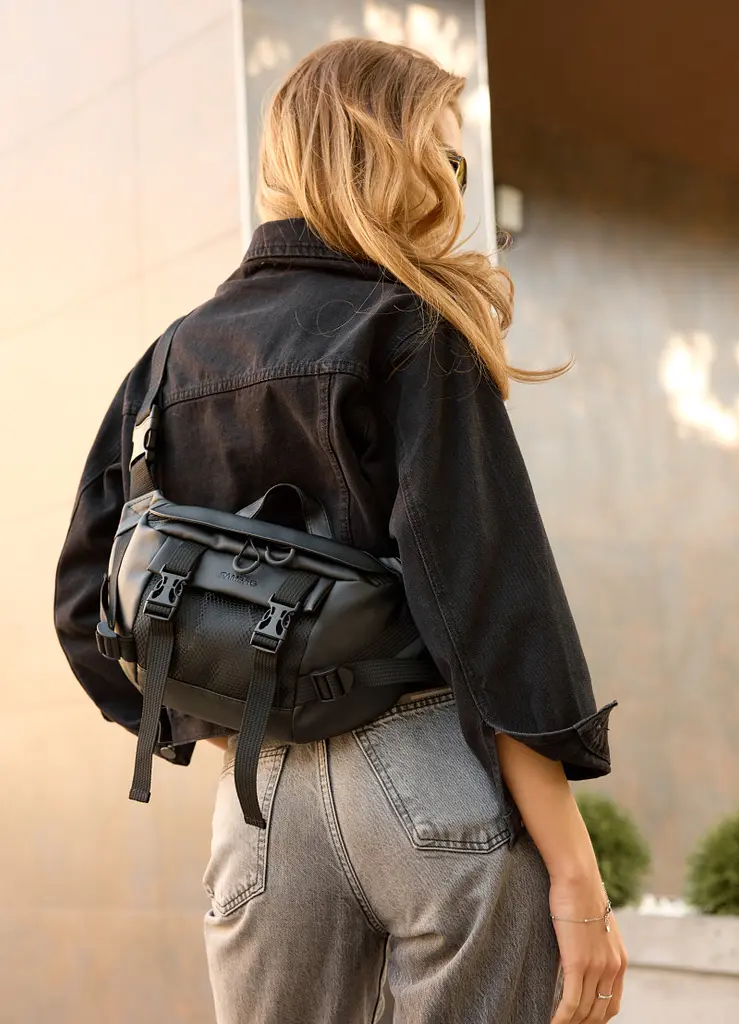 Жіноча сумка бананка Sambag Dynamicdart чорна 38 × 21 × 7 см (80411001) - фото 3