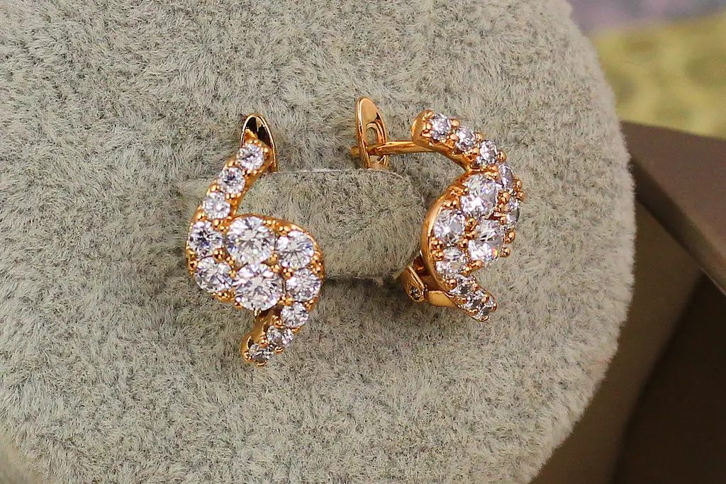 Сережки Xuping Jewelry Рівновага 1,7 см золотисті - фото 3