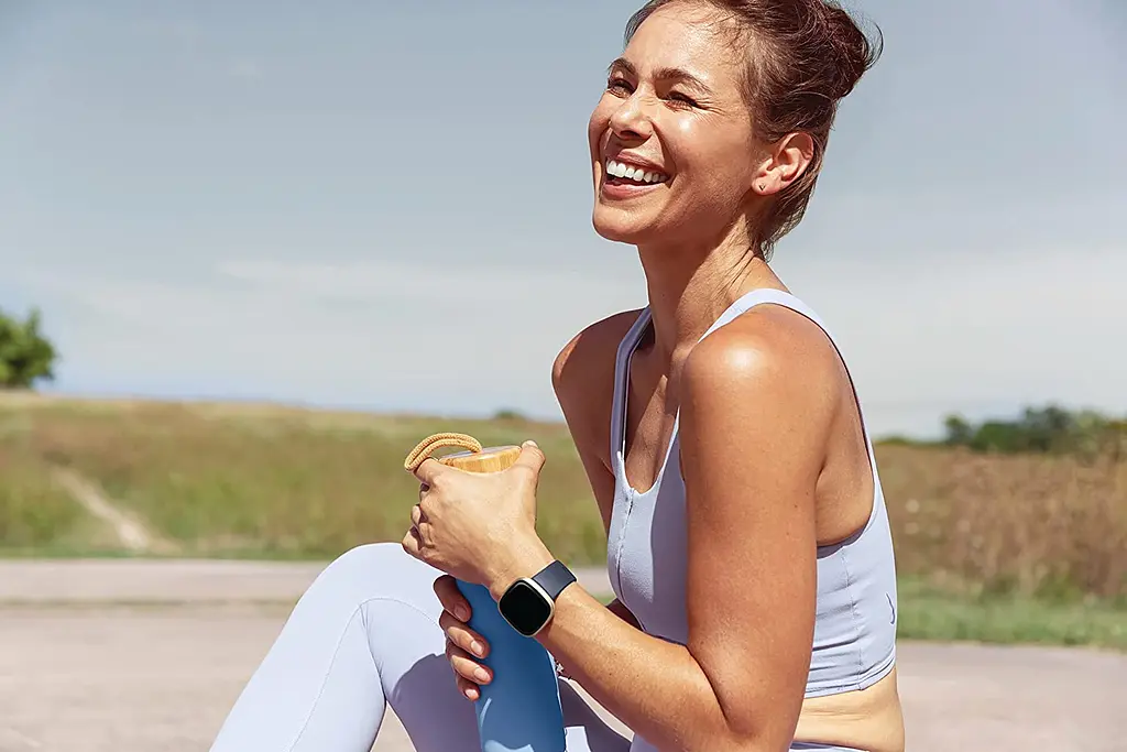 Смарт-годинник Fitbit Versa 3 Midnight/Soft Gold Aluminum - фото 5