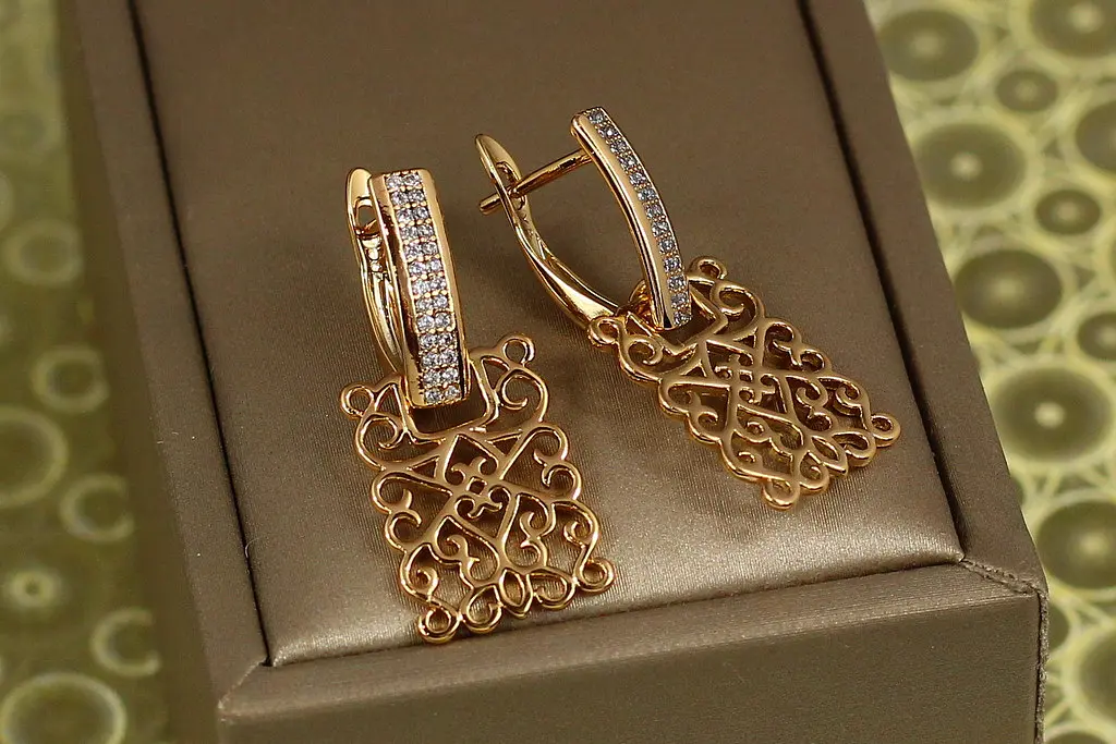 Сережки Xuping Jewelry дві доріжки з ажурними прямокутниками 2,8 см золотисті - фото 2