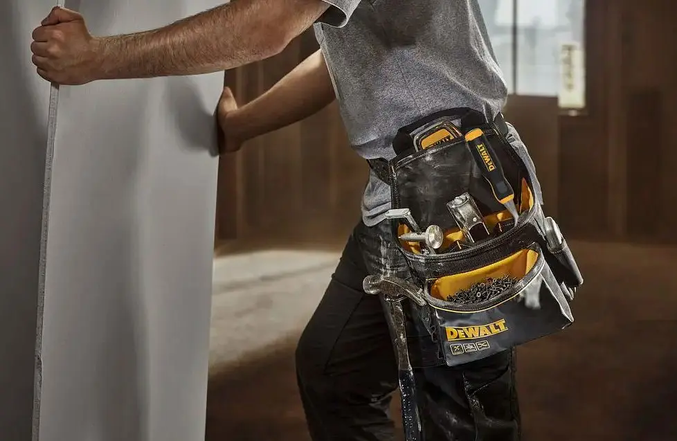 Професійна сумка для інструментів DeWalt з ременем та скобою для молотка (DWST40101-1) - фото 3
