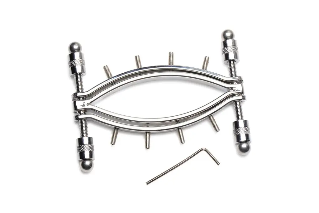 Затискач для статевих губ Master Series Spread'Em Poker Vagina Clamp with Adjustable Pressure Screws - фото 3