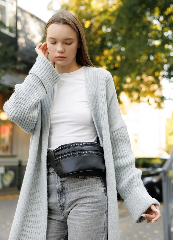 Женская кожаная сумка бананка Sambag Tirso BTT черная 31 × 12 × 5 см (81339001) - фото 6