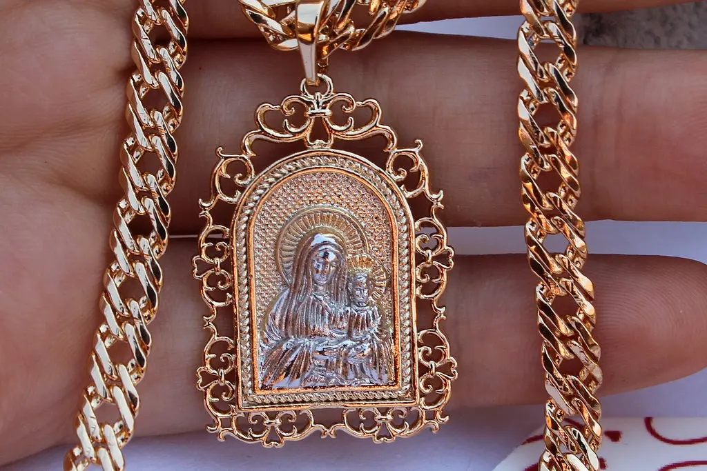 Ладанка Xuping Jewelry ажурна арка Богородиця з немовлям 3 см комбінована - фото 2