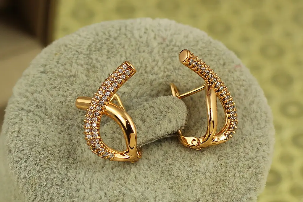 Сережки Xuping Jewelry Символ 1,8 см золотисті - фото 2