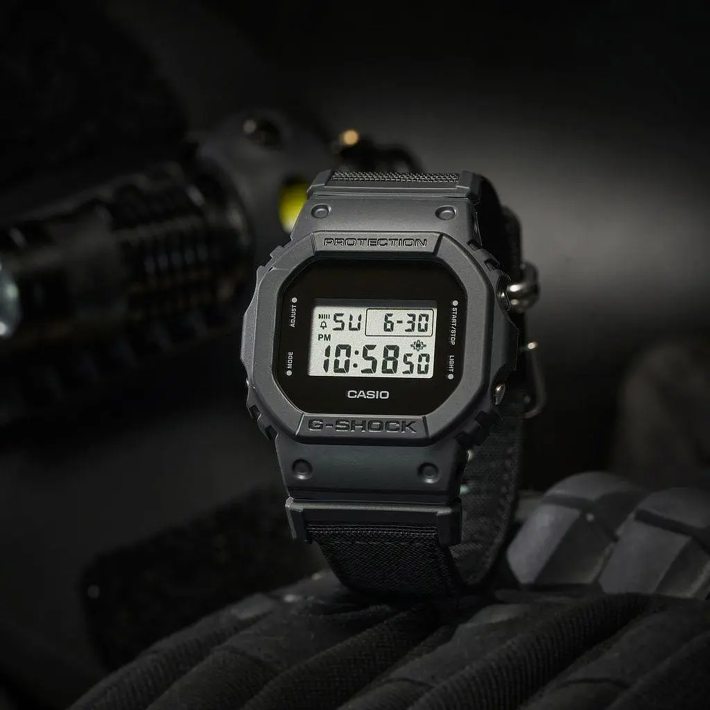 Годинник CASIO DW-5600BCE-1ER - фото 2