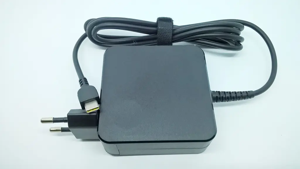 Блок живлення Lenovo 65W 20V, 3.25A + 15V, 3A + 9V, 2A + 5V, 2A, роз'єм USB type-C, квадратний, мережевий - фото 2