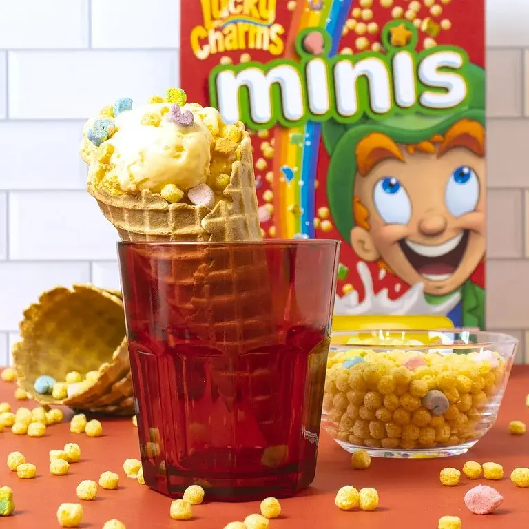 Сухий сніданок Lucky Charms Minis Cereal with Marshmallows Family Size 527г - фото 3