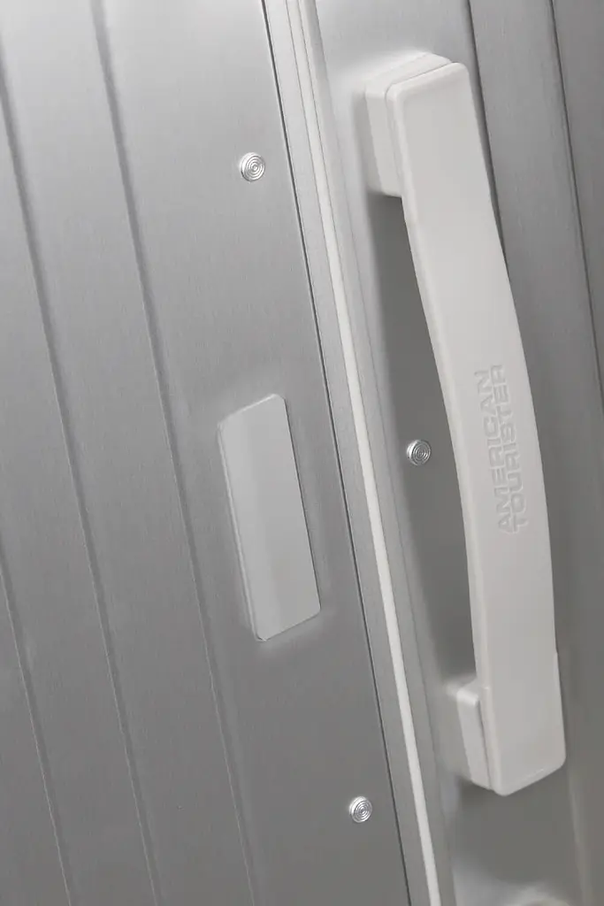 Валіза 55 См American Tourister SOUNDBOX ALU SILVER 55x40x23 MI3*25001 - фото 4