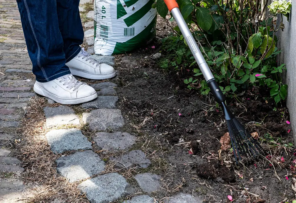 Граблі садові Black+Decker телескопічний 78-111 см - фото 9